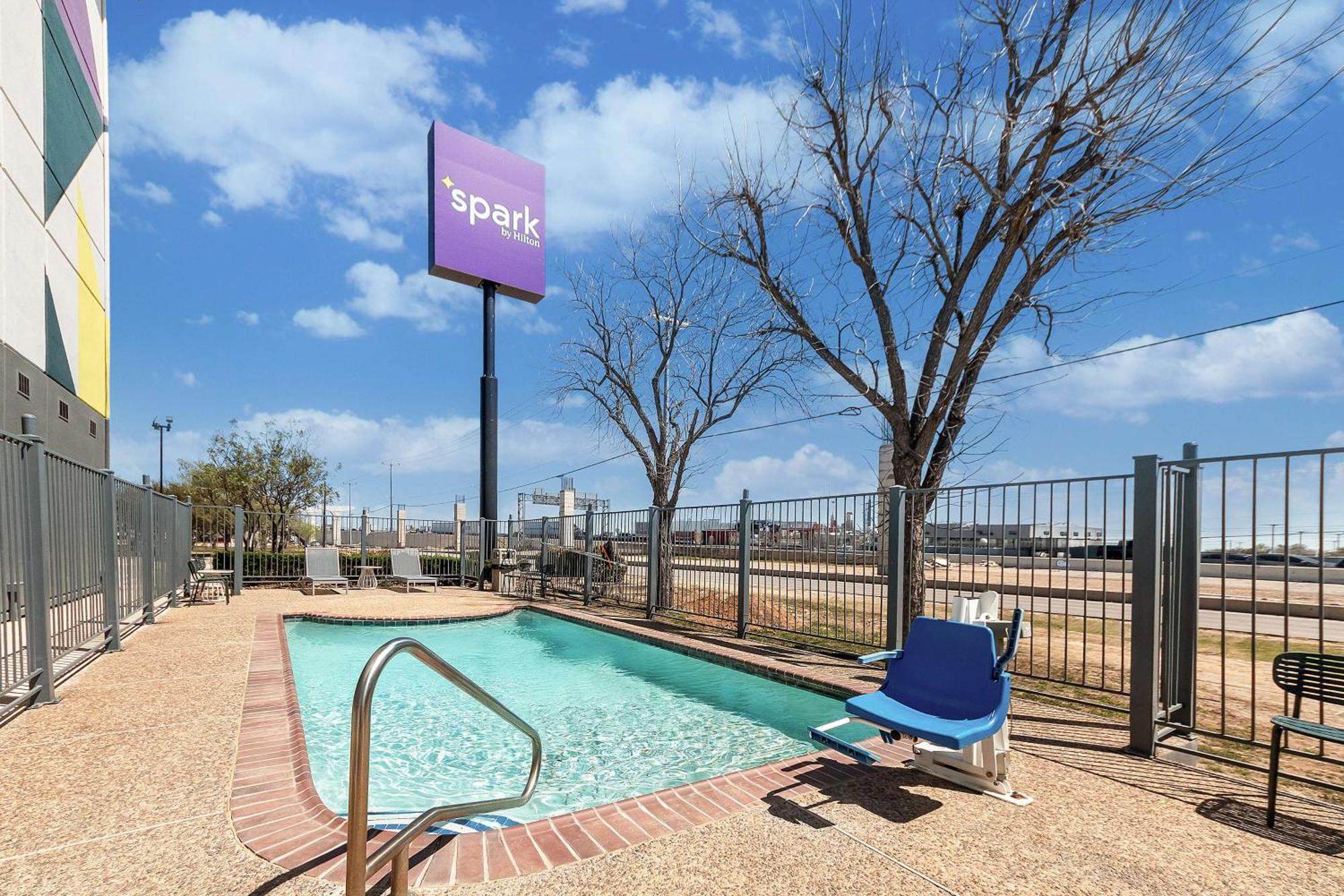Spark By Hilton Selma Exterior photo