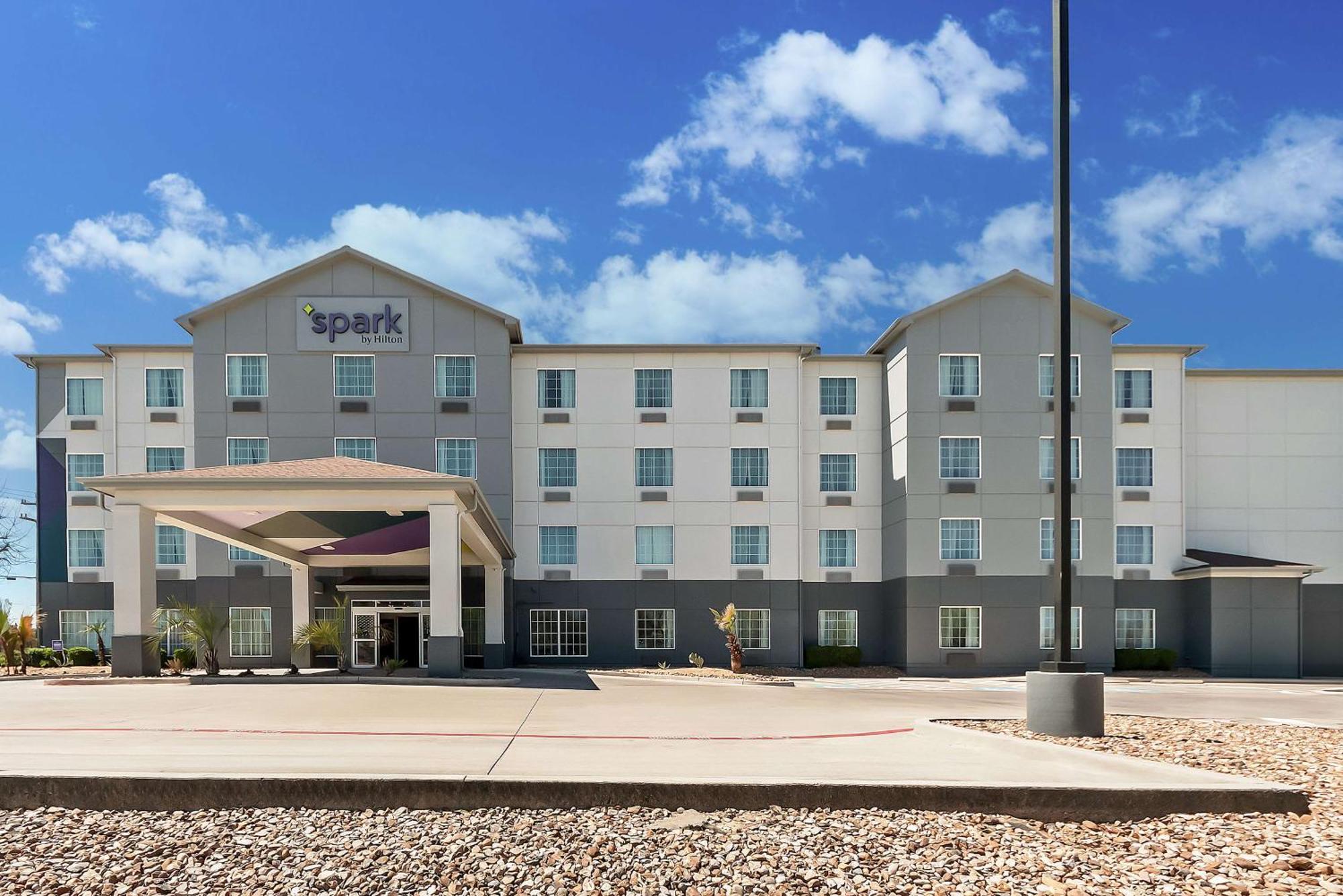 Spark By Hilton Selma Exterior photo