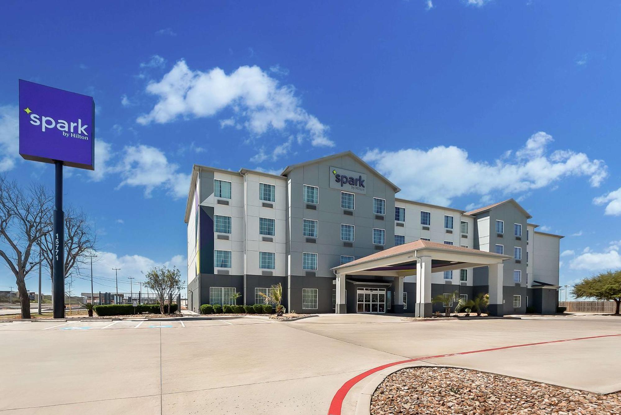Spark By Hilton Selma Exterior photo